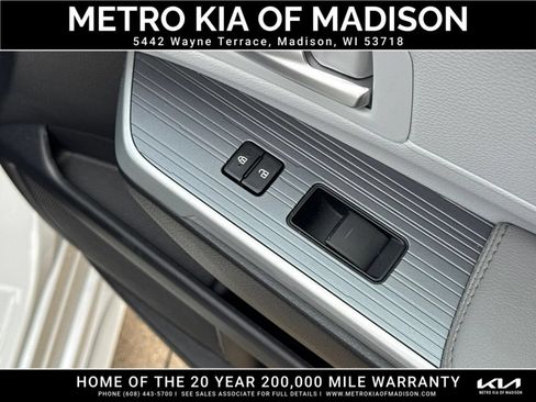 Used 2025 Toyota Sienna XLE AWD/4WD image 50