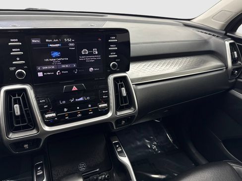Used 2021 Kia Sorento S FWD image 24