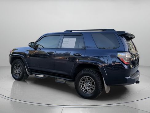 Used 2020 Toyota 4Runner Venture w/ Moonroof Package AWD/4WD image 16