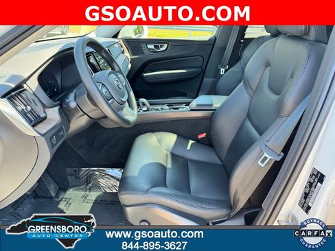 Used 2022 Volvo XC60 B5 Momentum image 9