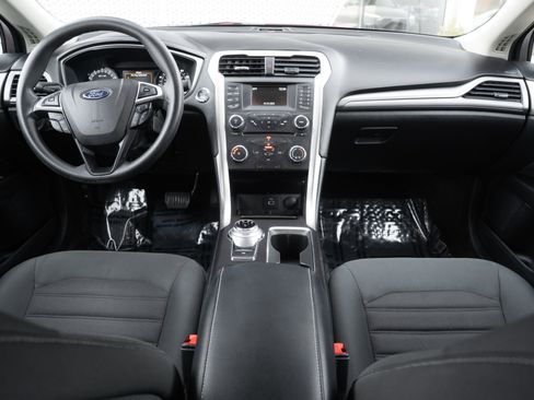 Used 2017 Ford Fusion SE image 8