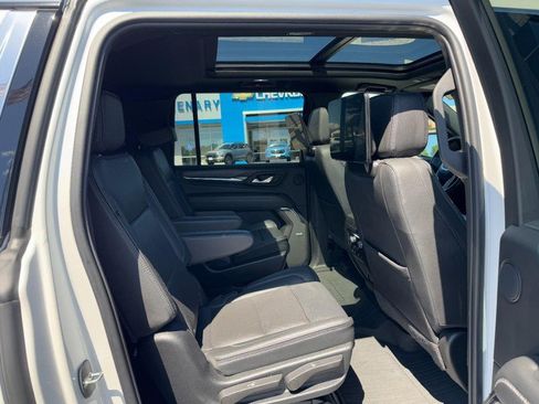 Used 2023 GMC Yukon XL Denali w/ Denali Reserve Package AWD/4WD image 10