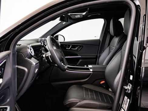 Used 2025 Mercedes-Benz GLC 300 4MATIC image 23