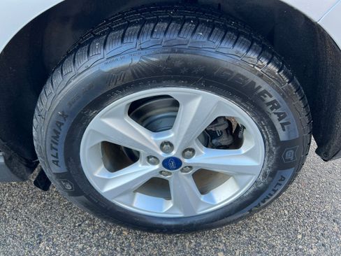 Used 2018 Ford Edge SE image 9