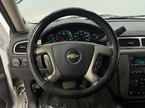 Used 2011 Chevrolet Avalanche LT w/ Suspension Package, Off-Road AWD/4WD image 20