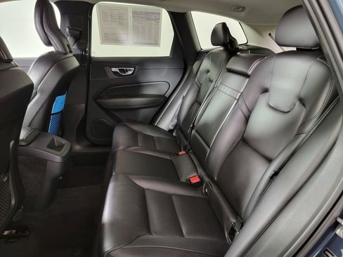 Used 2019 Volvo XC60 T5 Momentum w/ Premium Package image 17