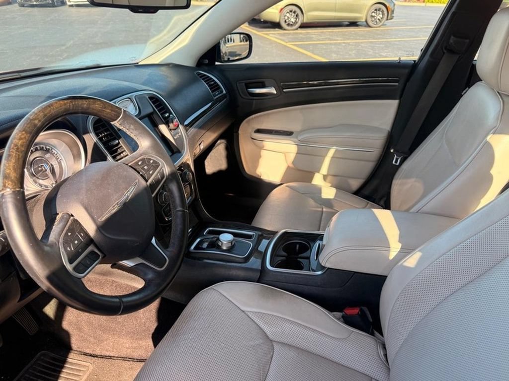 Used 2018 Chrysler 300 Limited AWD/4WD image 9