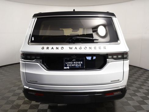Used 2022 Jeep Grand Wagoneer Series III w/ Rear Seat Video Group 1 image 5