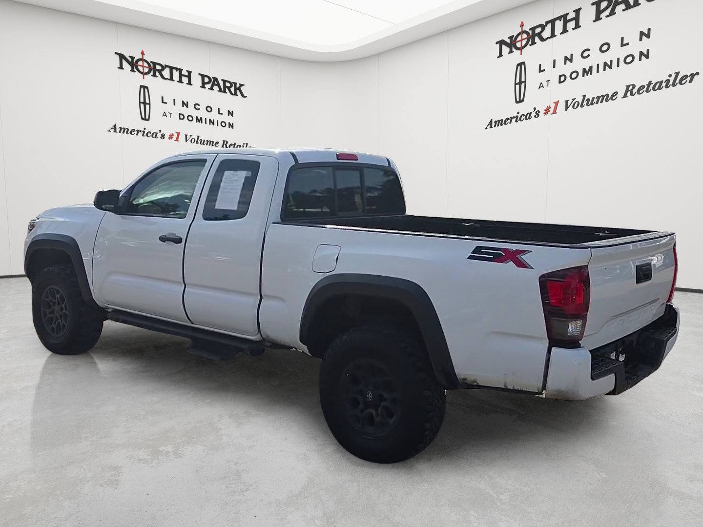 Used 2022 Toyota Tacoma SR w/ SX Package RWD image 3