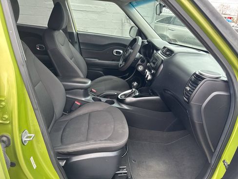Used 2015 Kia Soul FWD image 24