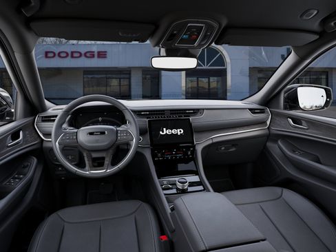 New 2025 Jeep Grand Cherokee Limited w/ Black Appearance Package image 40
