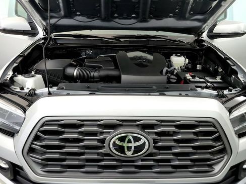 Certified 2023 Toyota Tacoma TRD Off-Road AWD/4WD image 14