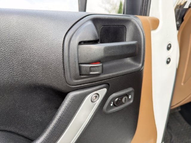 Used 2014 Jeep Wrangler Unlimited Rubicon w/ Connectivity Group AWD/4WD image 17