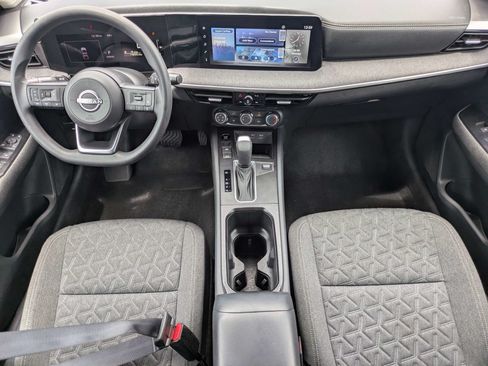 Used 2025 Nissan Kicks SV w/ Charging Package FWD image 10