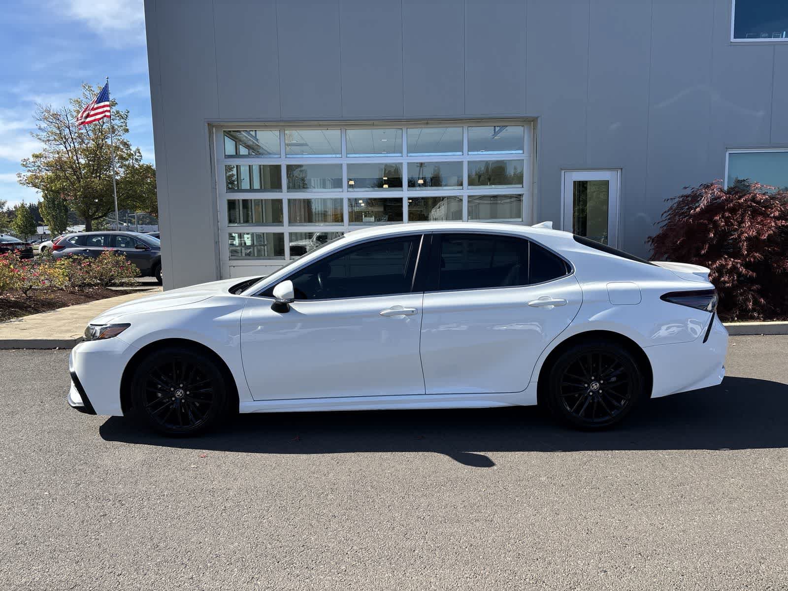 Used 2024 Toyota Camry SE FWD image 2