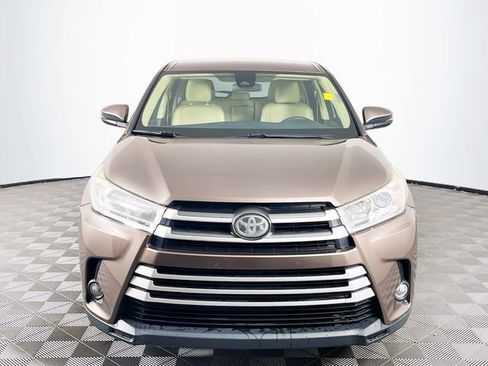 Used 2017 Toyota Highlander Plus AWD/4WD image 3