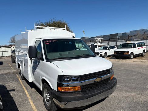 Used 2019 Chevrolet Express 3500 w/ Power Convenience Package image 3
