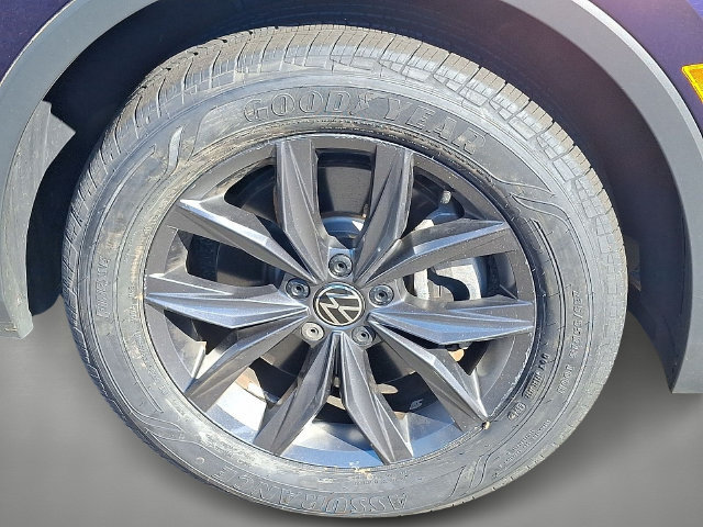 Used 2023 Volkswagen Tiguan SE FWD image 8