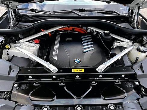 Used 2022 BMW X5 xDrive45e image 9