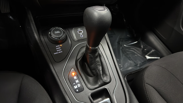 Used 2020 Jeep Cherokee Latitude AWD/4WD image 18