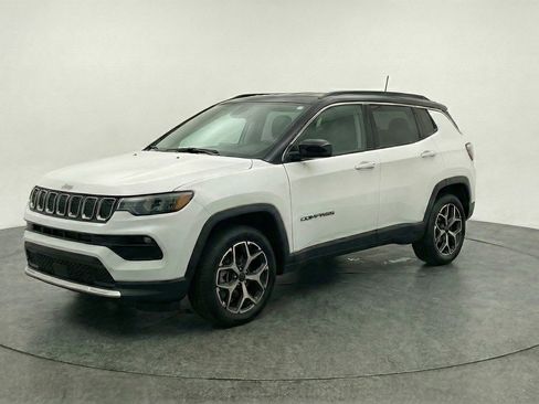 Used 2025 Jeep Compass Limited image 3