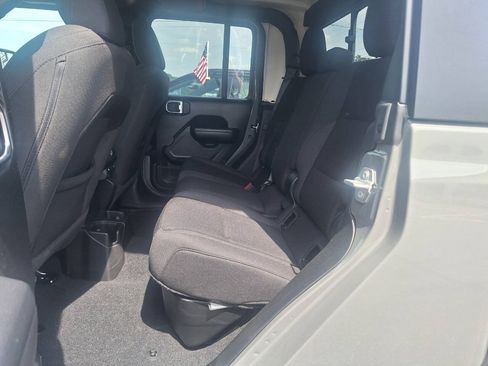 Used 2023 Jeep Gladiator Sport AWD/4WD image 28