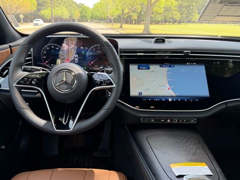 New 2026 Mercedes-Benz E 450 4MATIC Sedan image 3
