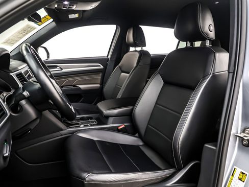 Used 2021 Volkswagen Atlas Cross Sport SE w/ V6 Towing Package image 17