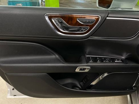 Used 2017 Lincoln Continental Reserve w/ Technology Package FWD image 25