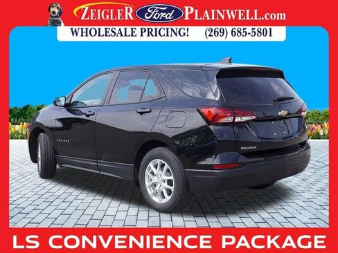 Used 2023 Chevrolet Equinox LS w/ LS Convenience Package image 3