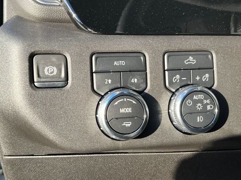 New 2025 GMC Sierra 1500 Elevation image 20