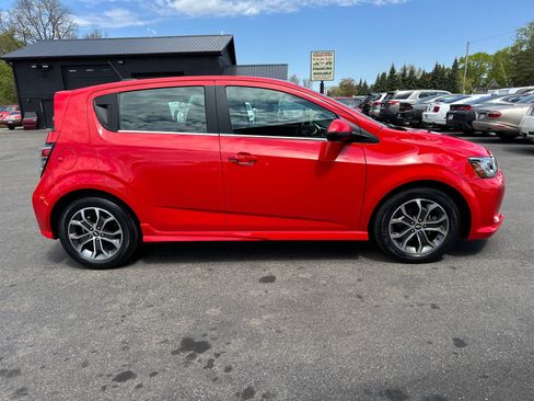 Used 2017 Chevrolet Sonic LT w/ Convenience Package FWD image 5