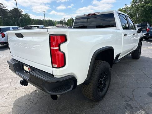 Used 2025 Chevrolet Silverado 2500 ZR2 w/ Technology Package AWD/4WD image 6