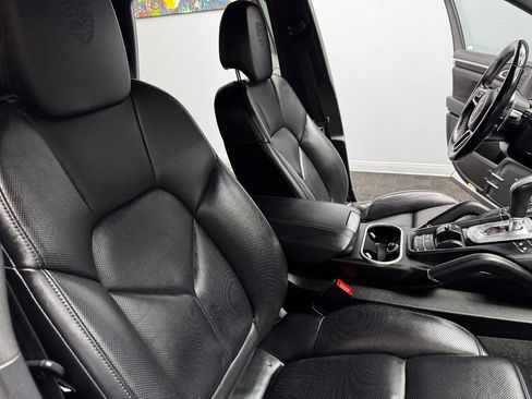 Used 2018 Porsche Cayenne image 55