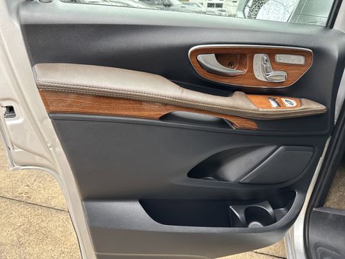 Used 2020 Mercedes-Benz Metris Passenger image 10