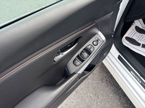 Used 2025 Nissan Sentra SR w/ SR Premium Package image 12