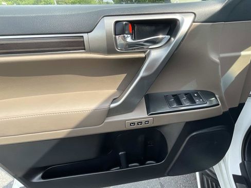 Used 2023 Lexus GX 460 Premium w/ Accessory Package AWD/4WD image 18