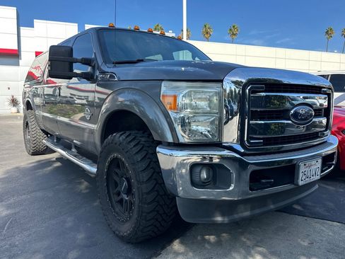 Used 2013 Ford F250 Lariat w/ Lariat Ultimate Pkg image 2
