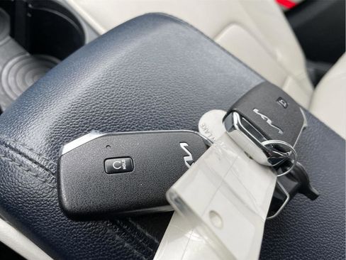 Used 2023 Kia Sportage EX image 31
