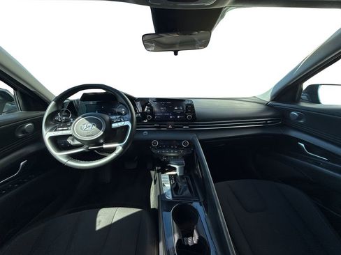 Used 2021 Hyundai Elantra SEL w/ Convenience + Premium Package image 16