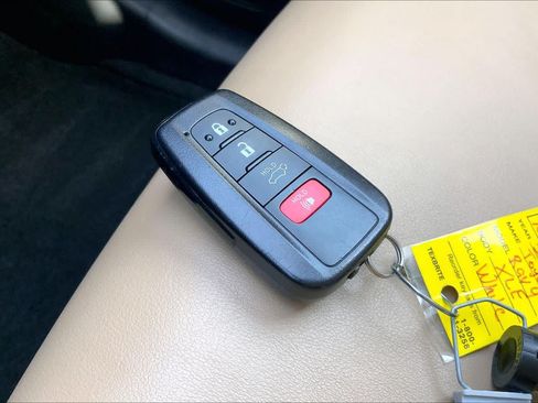 Used 2022 Toyota RAV4 XLE Premium FWD image 15