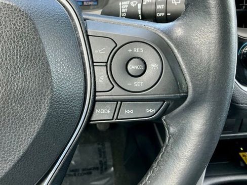 Used 2022 Toyota Corolla Cross LE w/ Moonroof Package FWD image 21