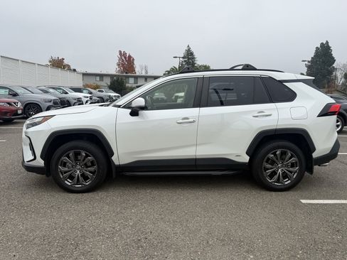 Used 2022 Toyota RAV4 XLE Premium image 2
