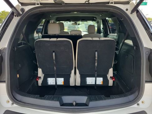 Used 2019 Ford Explorer XLT w/ Equipment Group 202A FWD image 9