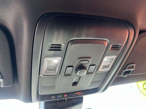 Certified 2025 GMC Yukon XL Denali AWD/4WD image 34