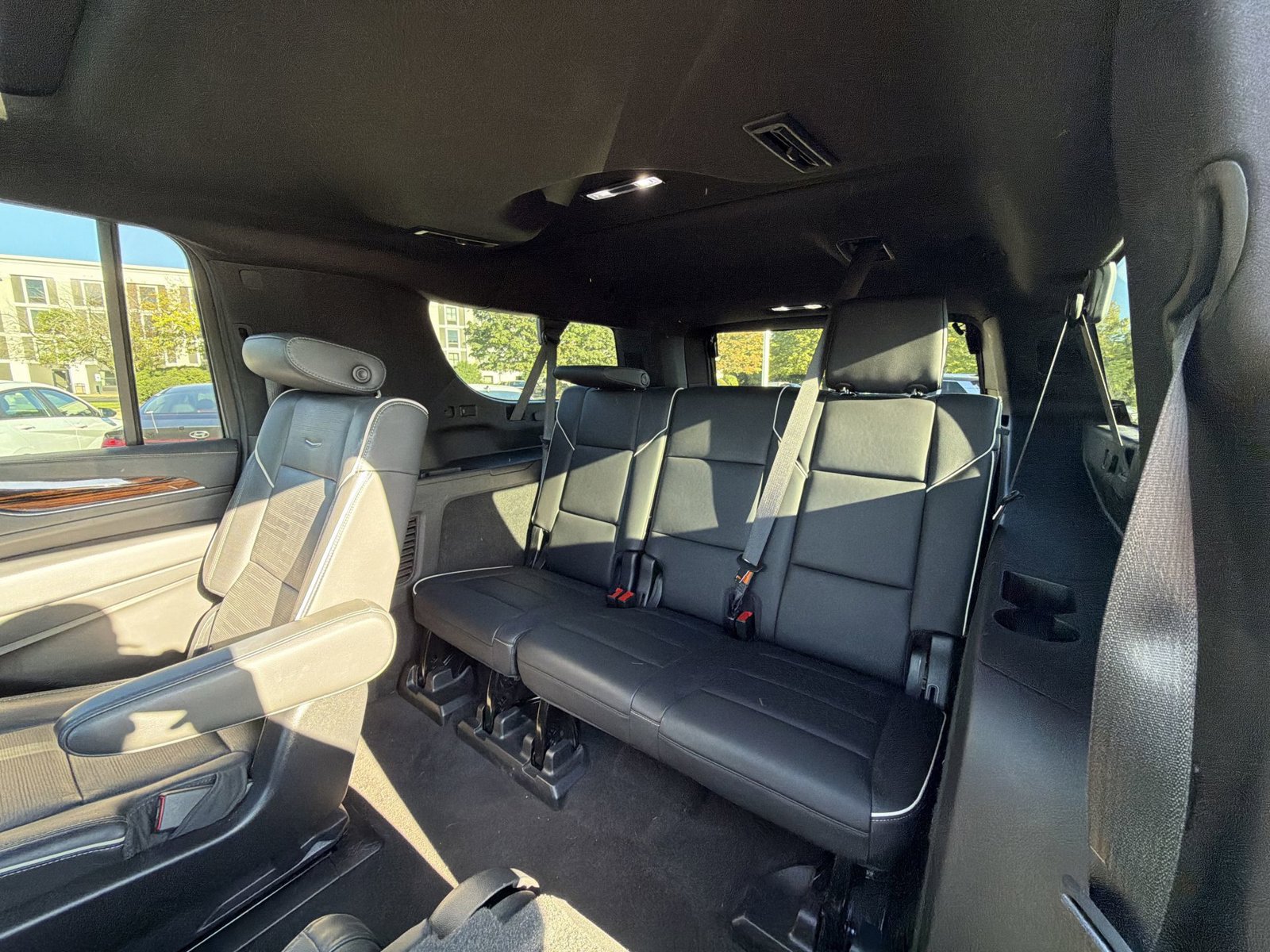 Used 2022 Cadillac Escalade ESV Premium Luxury AWD/4WD image 25
