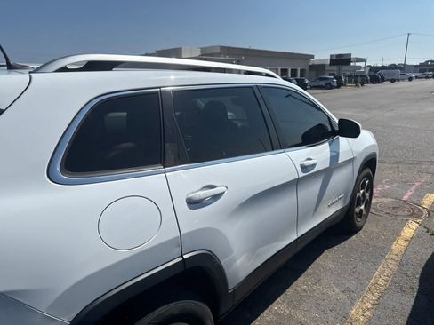 Used 2021 Jeep Cherokee Latitude Lux AWD/4WD image 12