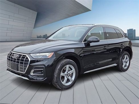 Certified 2021 Audi Q5 2.0T Premium w/ Convenience Package image 3