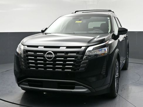 New 2026 Nissan Pathfinder Platinum image 3