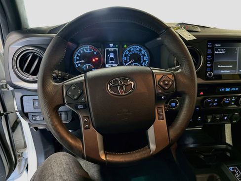 Used 2022 Toyota Tacoma TRD Off-Road w/ Technology Package RWD image 10